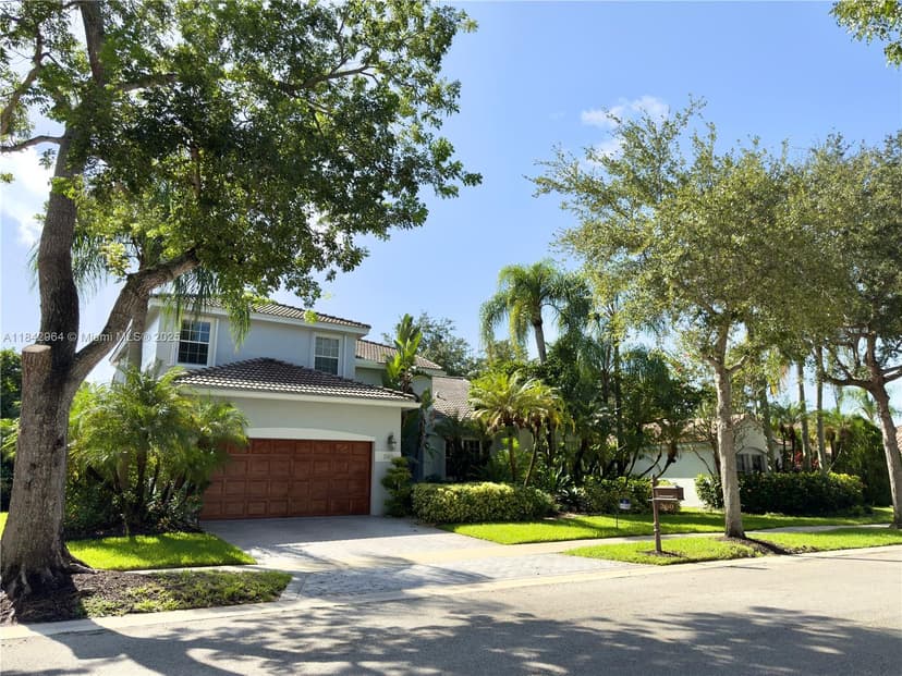260 Montclaire Dr, Weston FL 33326