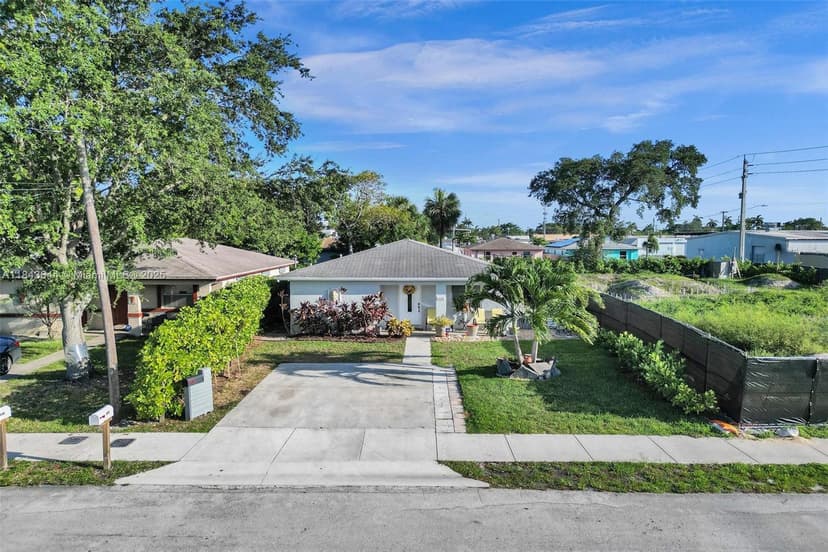 320 NE 33rd St, Oakland Park FL 33334