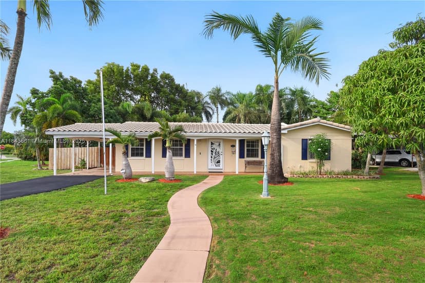 9455 SW 181st St, Palmetto Bay FL 33157