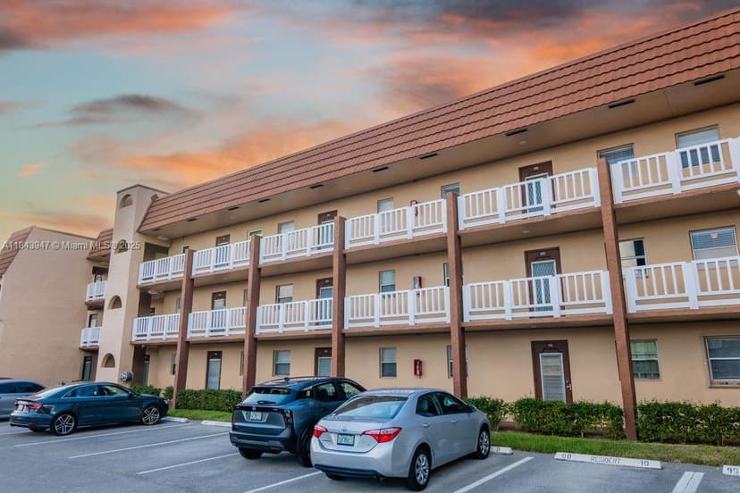 2711 N Pine Island Rd # 211, Sunrise FL 33322
