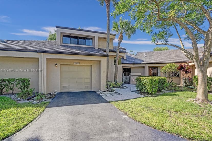 9444 N Chelsea Dr N, Plantation FL 33324
