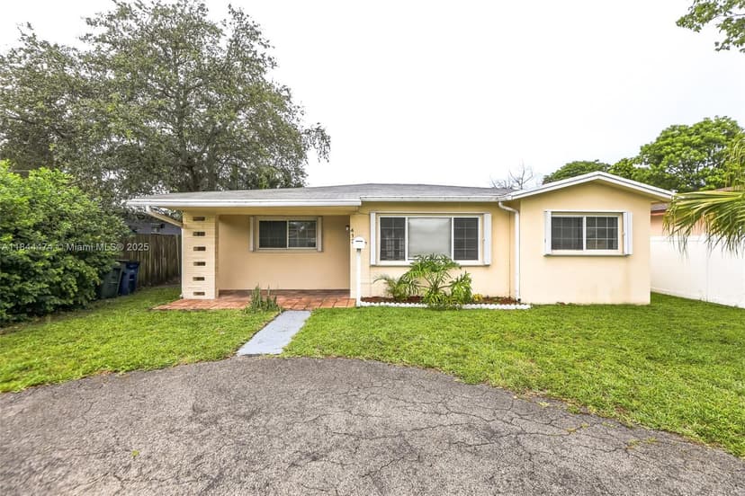 412 SW 4th Ter, Hallandale Beach FL 33009