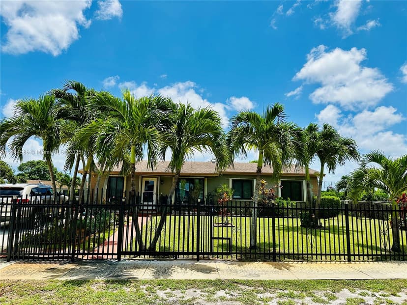 19575 NW 33rd Ct, Miami Gardens FL 33056