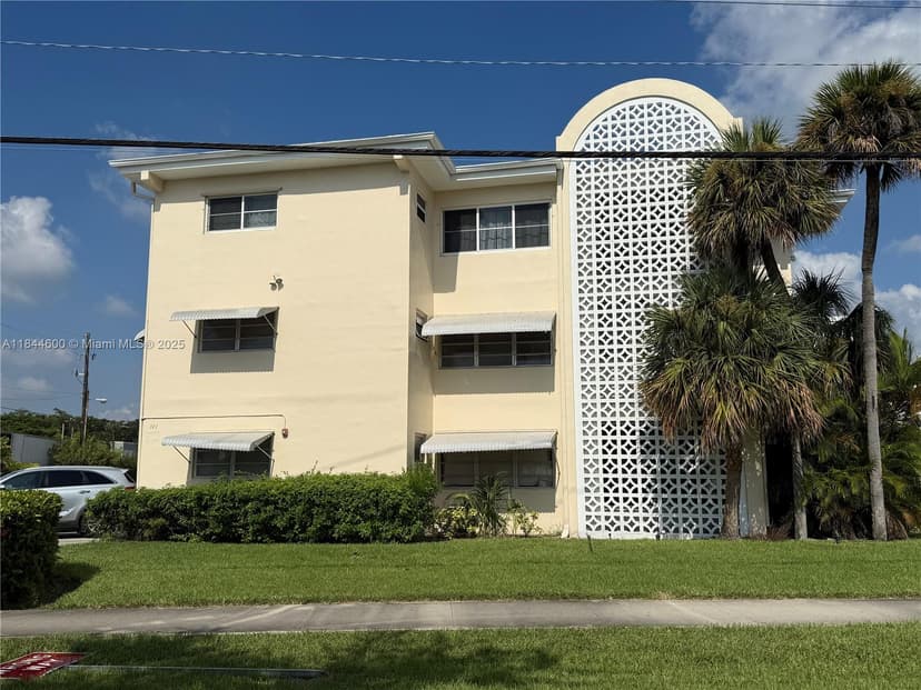 141 NE 10th Ave # 17B, Hallandale Beach FL 33009