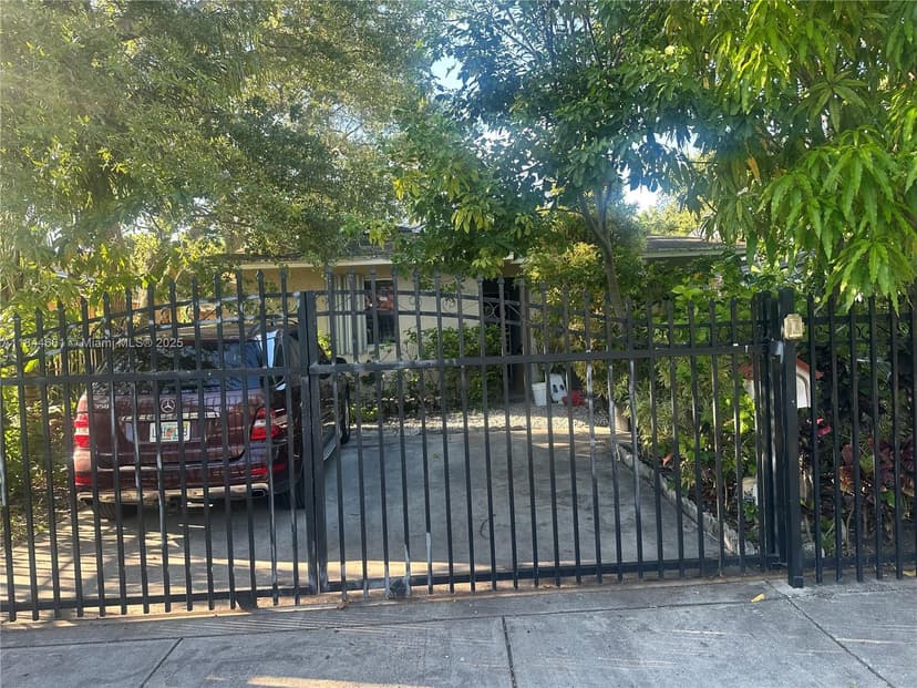 1845 NW 44th St, Miami FL 33142