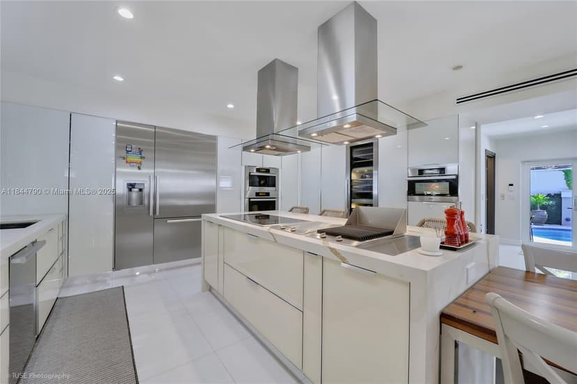 5320 Sunset Dr, Miami FL 33143