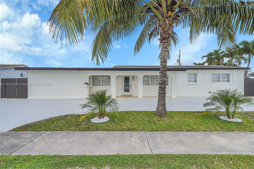 453 W 40th Pl, Hialeah FL 33012
