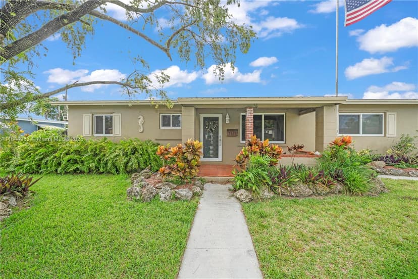9880 Jamaica Dr, Cutler Bay FL 33189