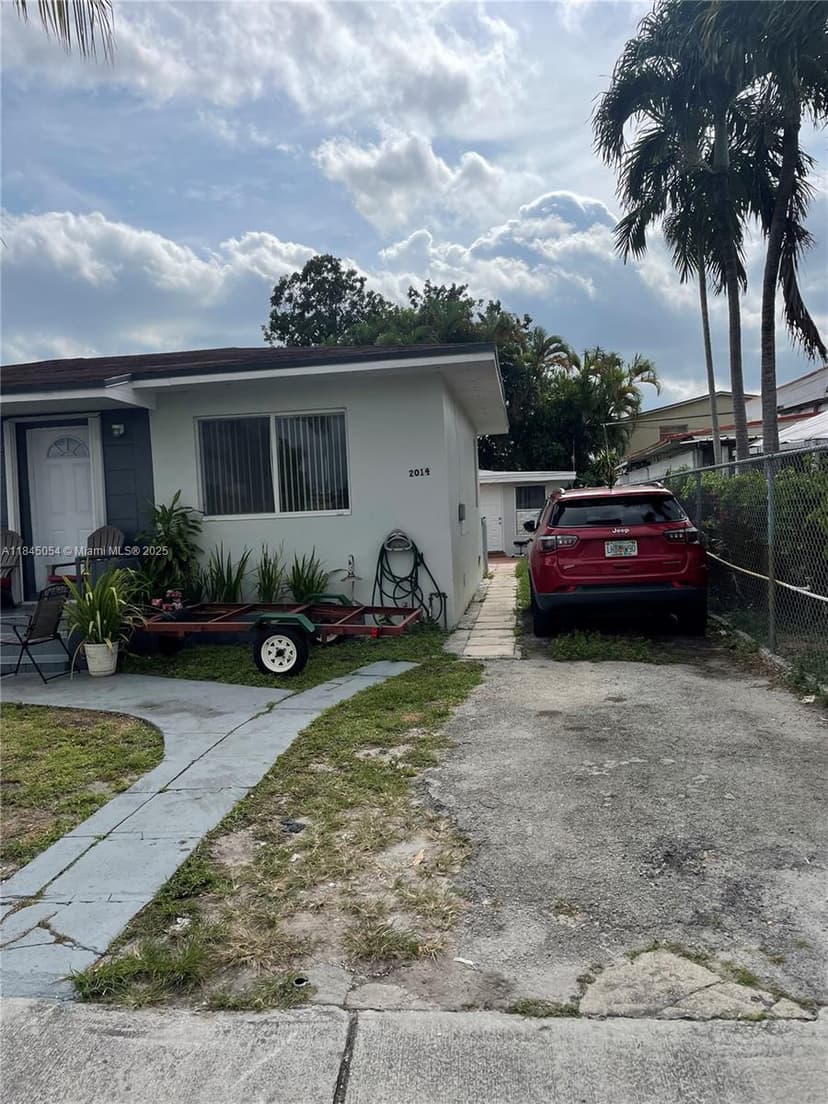2012 NW 2nd St, Miami FL 33125