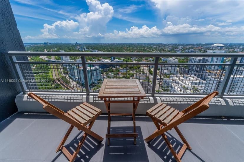 60 SW 13th St # 3203, Miami FL 33130