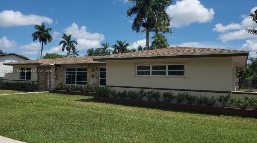 142 NW 21 St, Homestead FL 33030