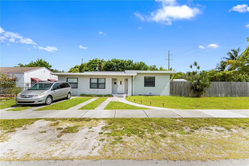 2407 Dewey St, Hollywood FL 33020