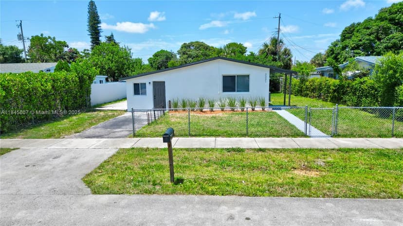 3331 NW 8th Pl, Lauderhill FL 33311