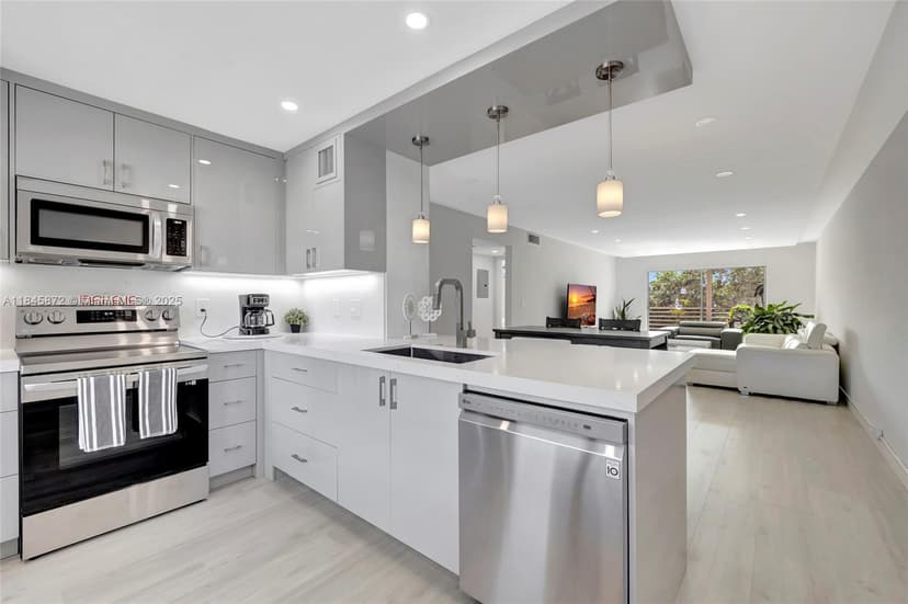 2101 Lucaya Bnd # E3, Coconut Creek FL 33066