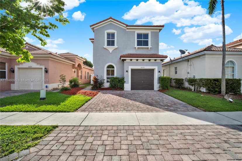 1081 NE 40th Rd, Homestead FL 33033