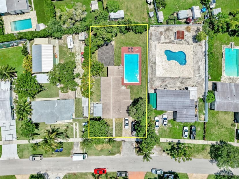 9740 Cutler Ridge Dr, Cutler Bay FL 33157