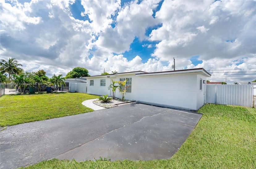 5420 NW 182nd St, Miami Gardens FL 33055