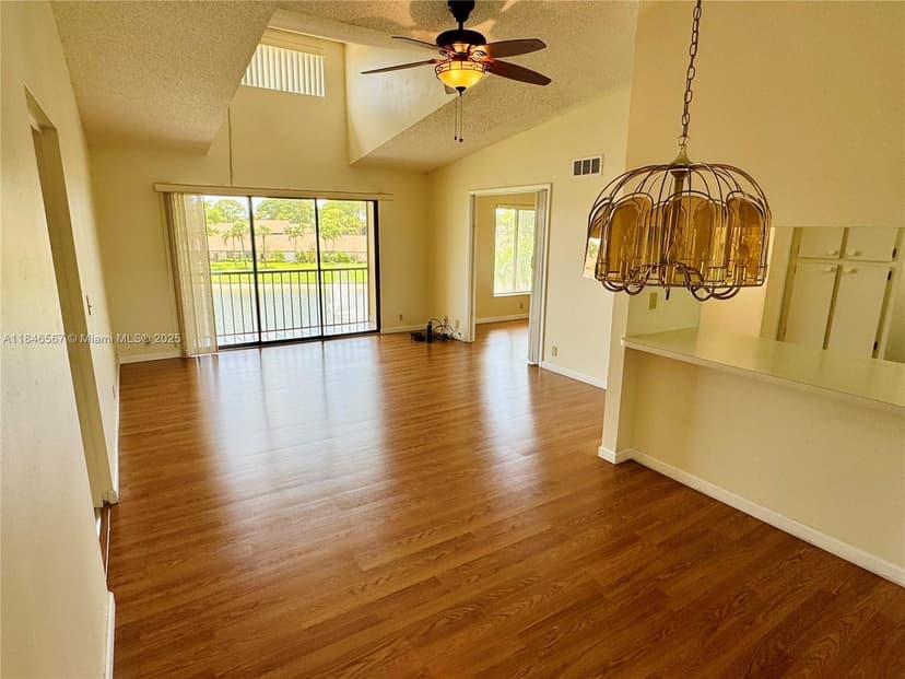 806 Sky Pine Way # H3, Green Acres FL 33415