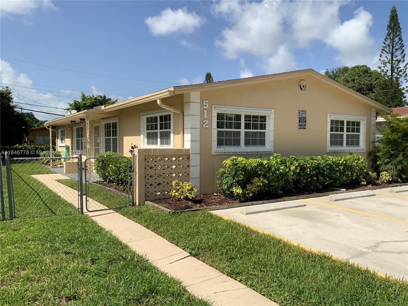 512 SW 10th St, Hallandale Beach FL 33009