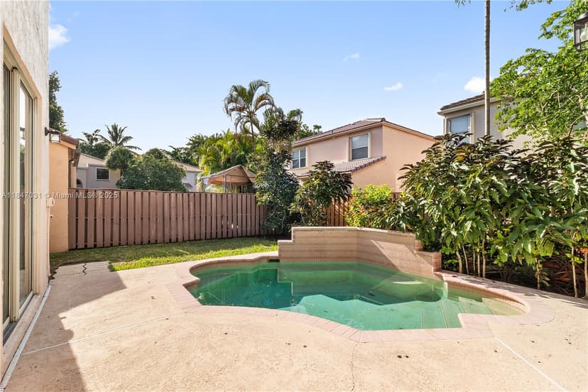 10781 NW 12 Dr, Plantation FL 33322
