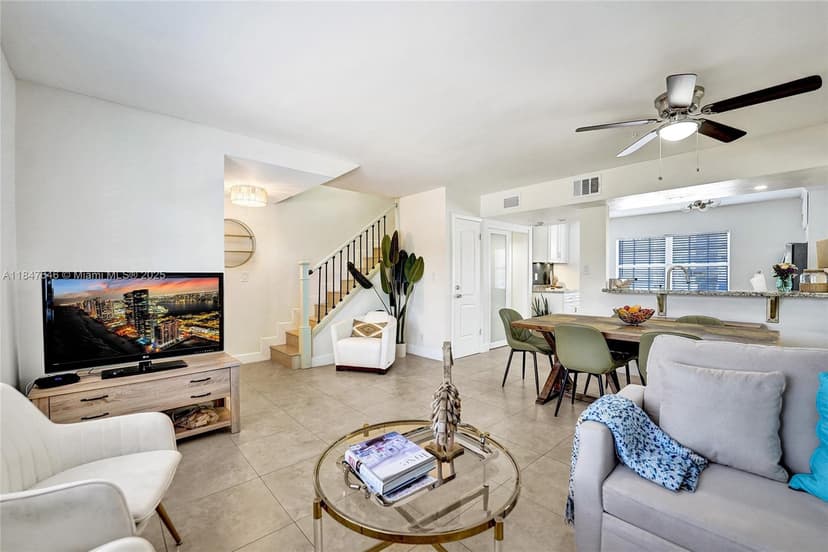 345 Virginia St, Hollywood FL 33019