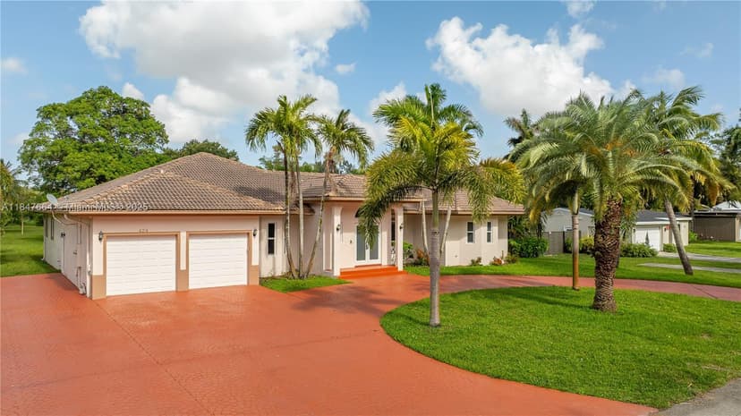424 Bayberry Dr, Plantation FL 33317