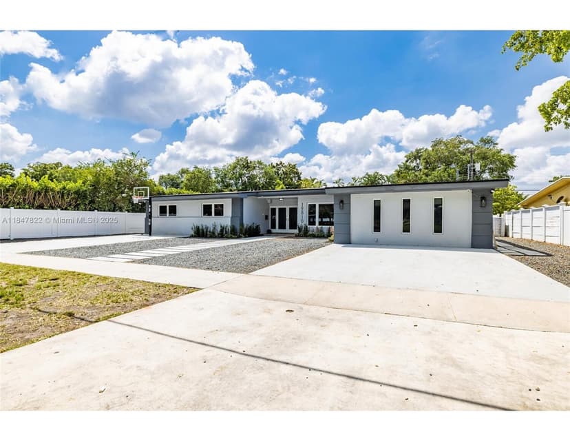 19810 NE 22nd av, Miami FL 33180