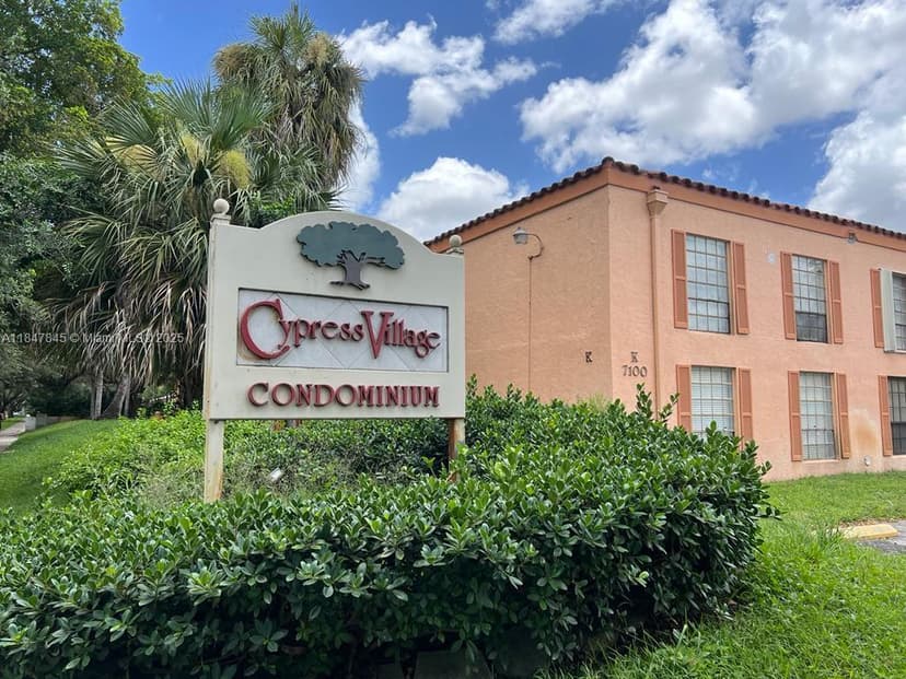 7160 Fairway Dr # J18, Miami Lakes FL 33014