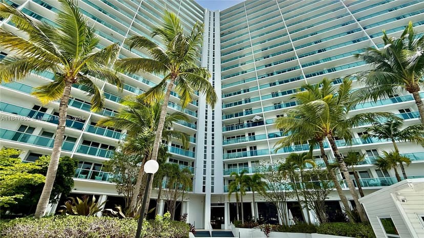 100 Bayview Dr # 429, Sunny Isles Beach FL 33160