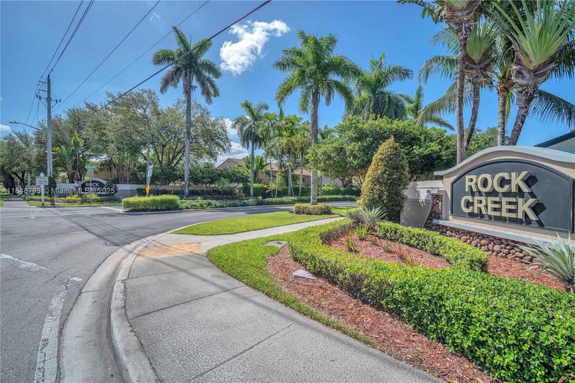66 Forest Cir, Cooper City FL 33026