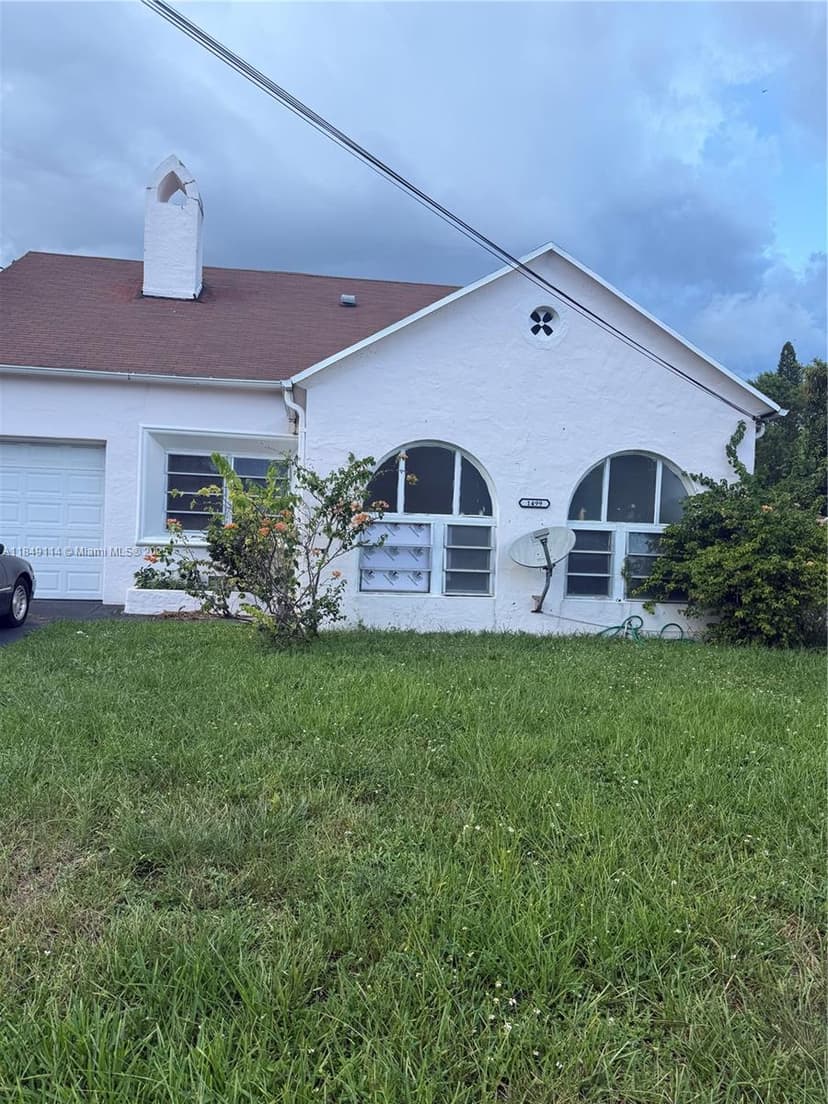 1499 NW 32nd St, Miami FL 33142