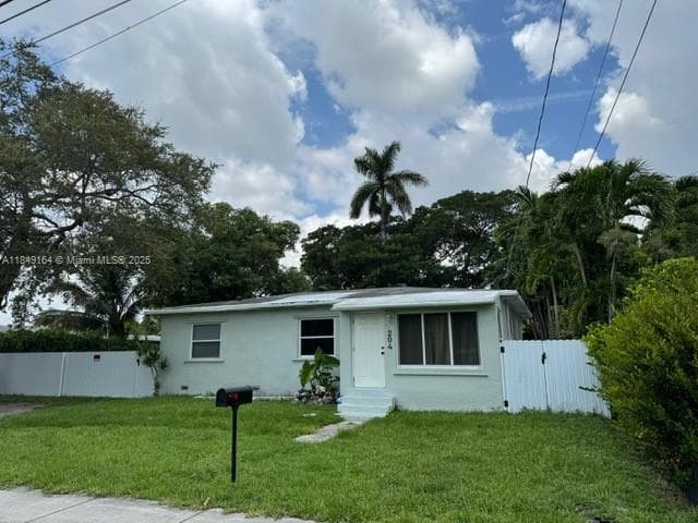 204 SW 7th Ave, Hallandale Beach FL 33009