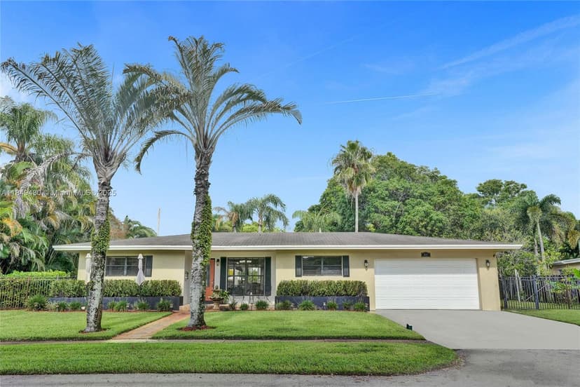 821 Oleander Dr, Plantation FL 33317