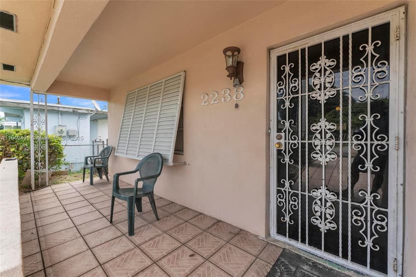 2238 NW 58th St, Miami FL 33142