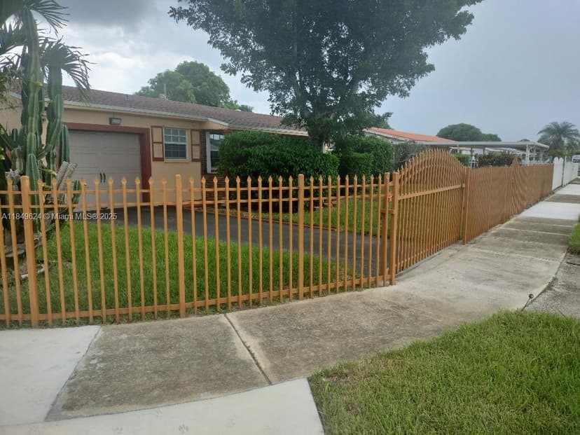 2841 NW 212th St, Miami Gardens FL 33056