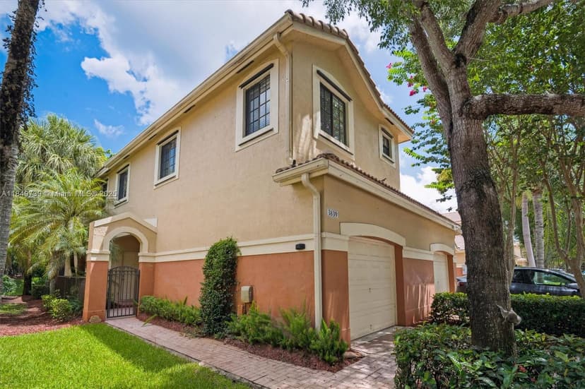 3839 Tree Top Dr, Weston FL 33332