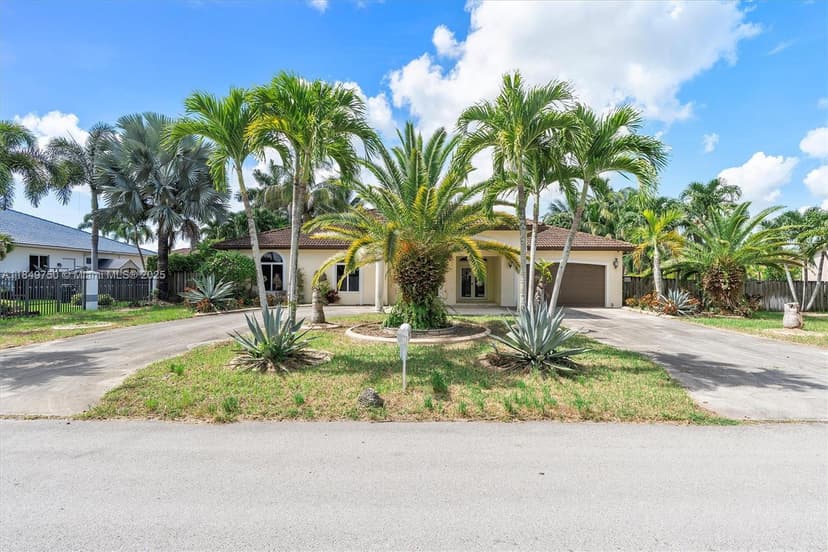12920 SW 220th Ter, Miami FL 33170