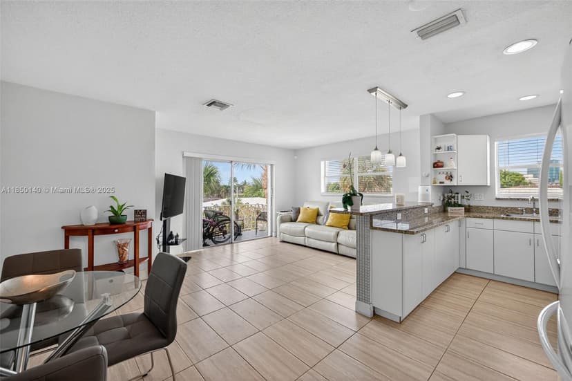 2715 NE 49th St # 309, Fort Lauderdale FL 33308