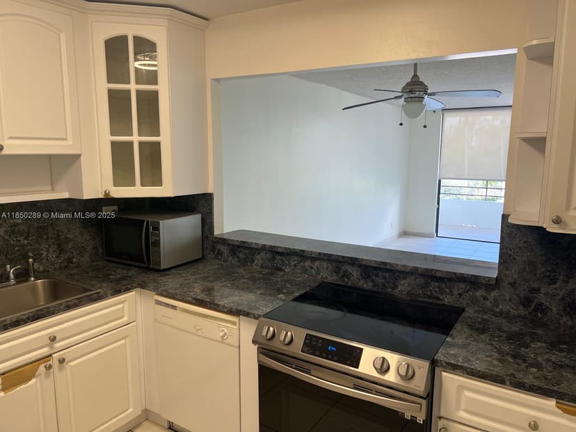 500 Three Islands Blvd # M16, Hallandale Beach FL 33009