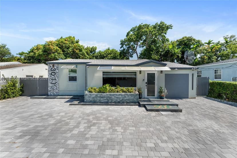 1130 NW 57th St, Miami FL 33127