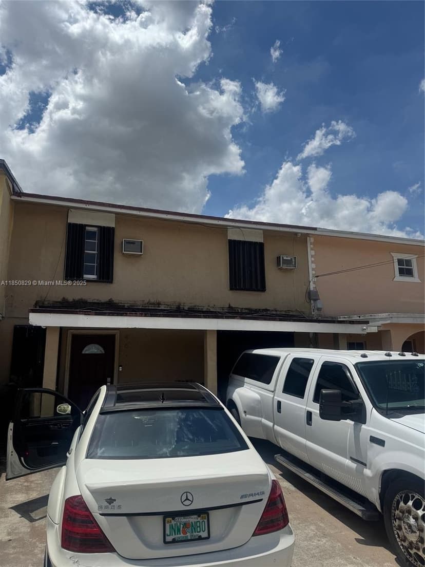4600 NW 195th St, Miami Gardens FL 33055