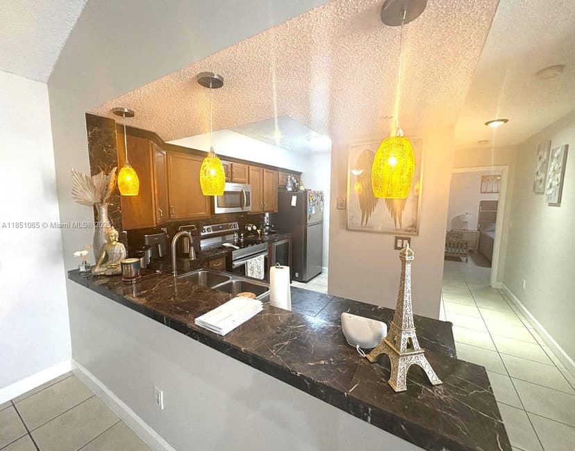 18850 NW 57th Ave # 306, Hialeah FL 33015