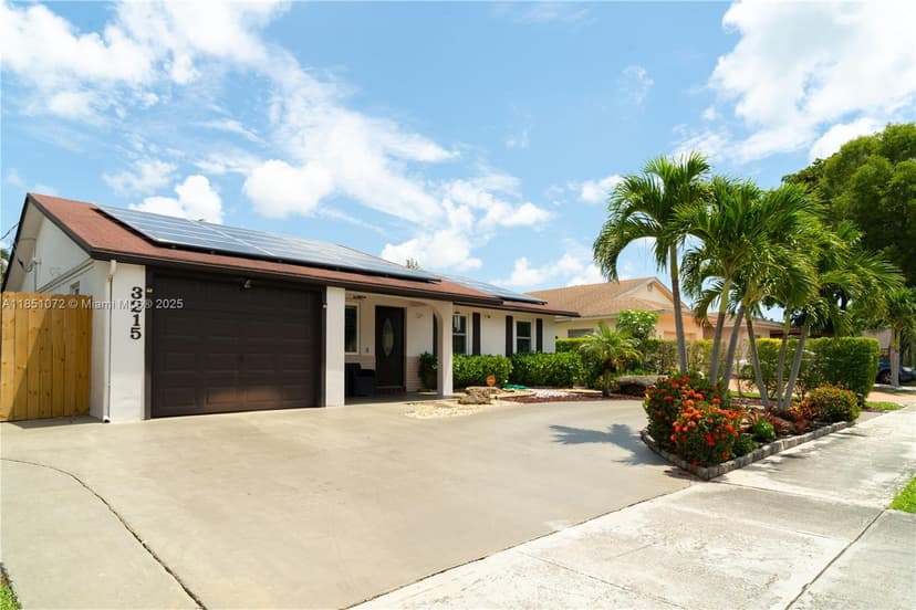 3215 SW 2nd Ct, Deerfield Beach FL 33442