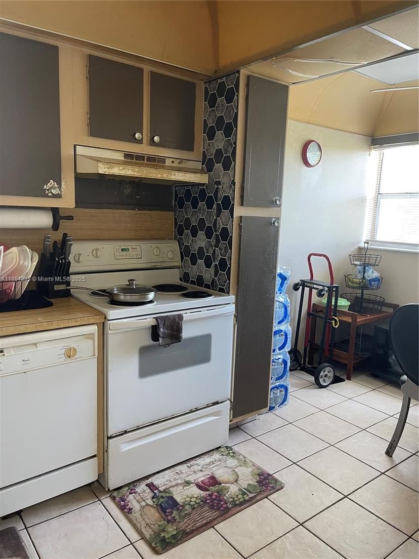 8380 Sands Point Blvd # J310, Tamarac FL 33321