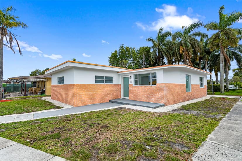 988 NW 10th St, Hallandale Beach FL 33009