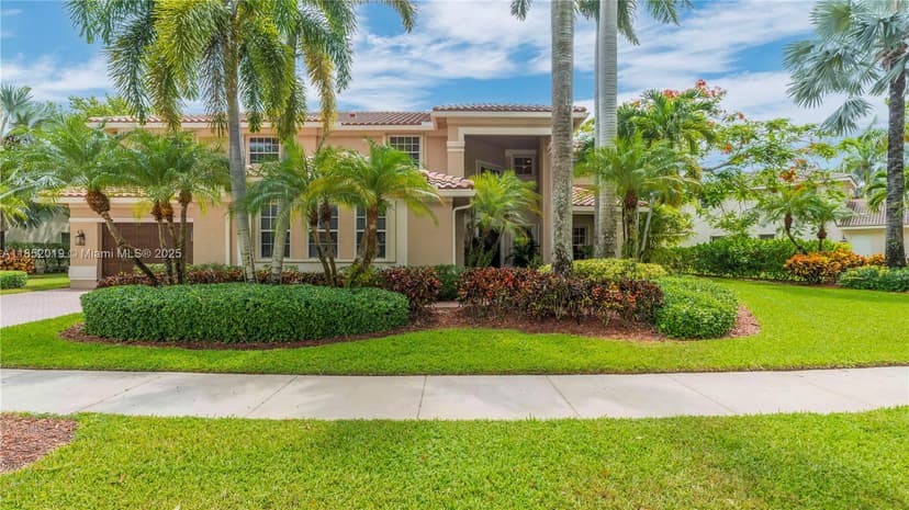 1020 Nautica Dr, Weston FL 33327