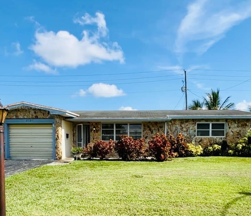 8151 NW 15th Ct, Pembroke Pines FL 33024