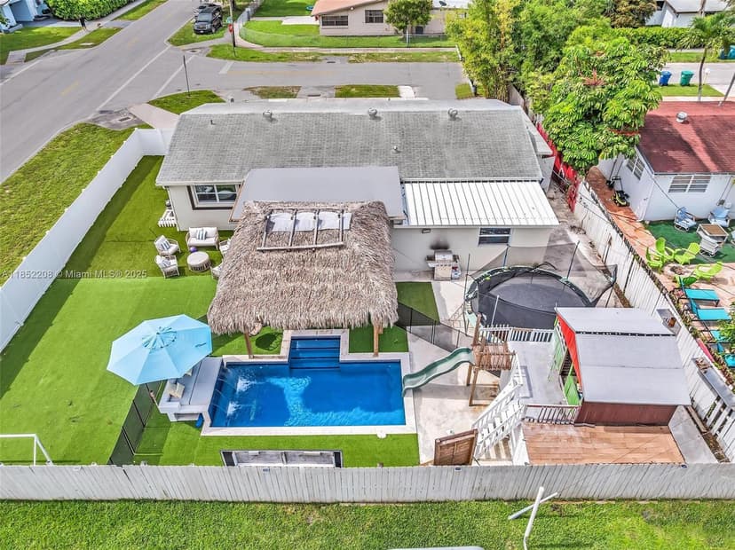 2575 NE 214th St, Miami FL 33180