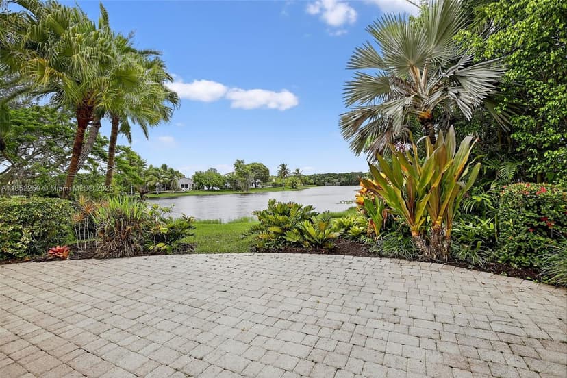 372 Cameron Dr, Weston FL 33326