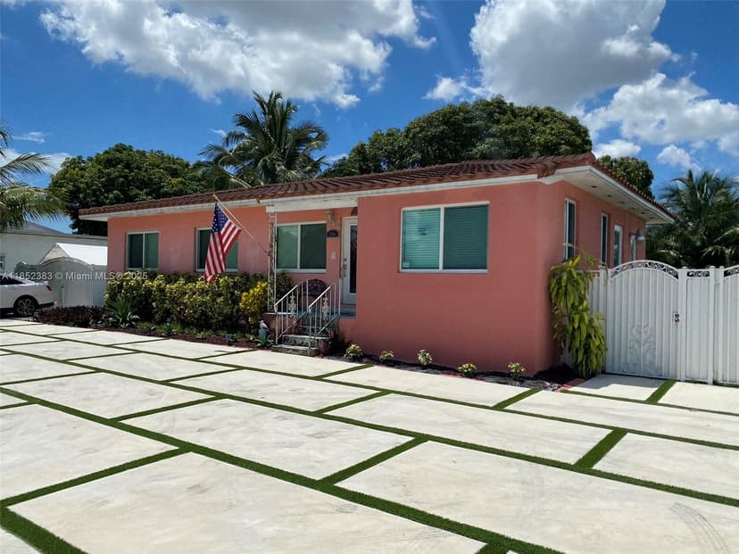 390 W 51st St, Hialeah FL 33012